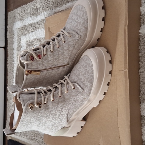 Michael kors boots - Picture 7 of 12